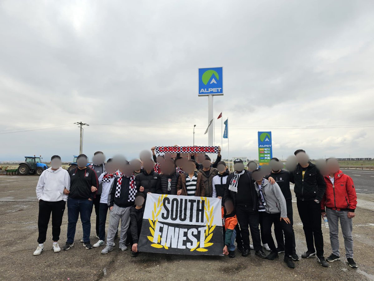 Kimsenin kardeşi değiliz, birbirimizin kardeşiyiz.