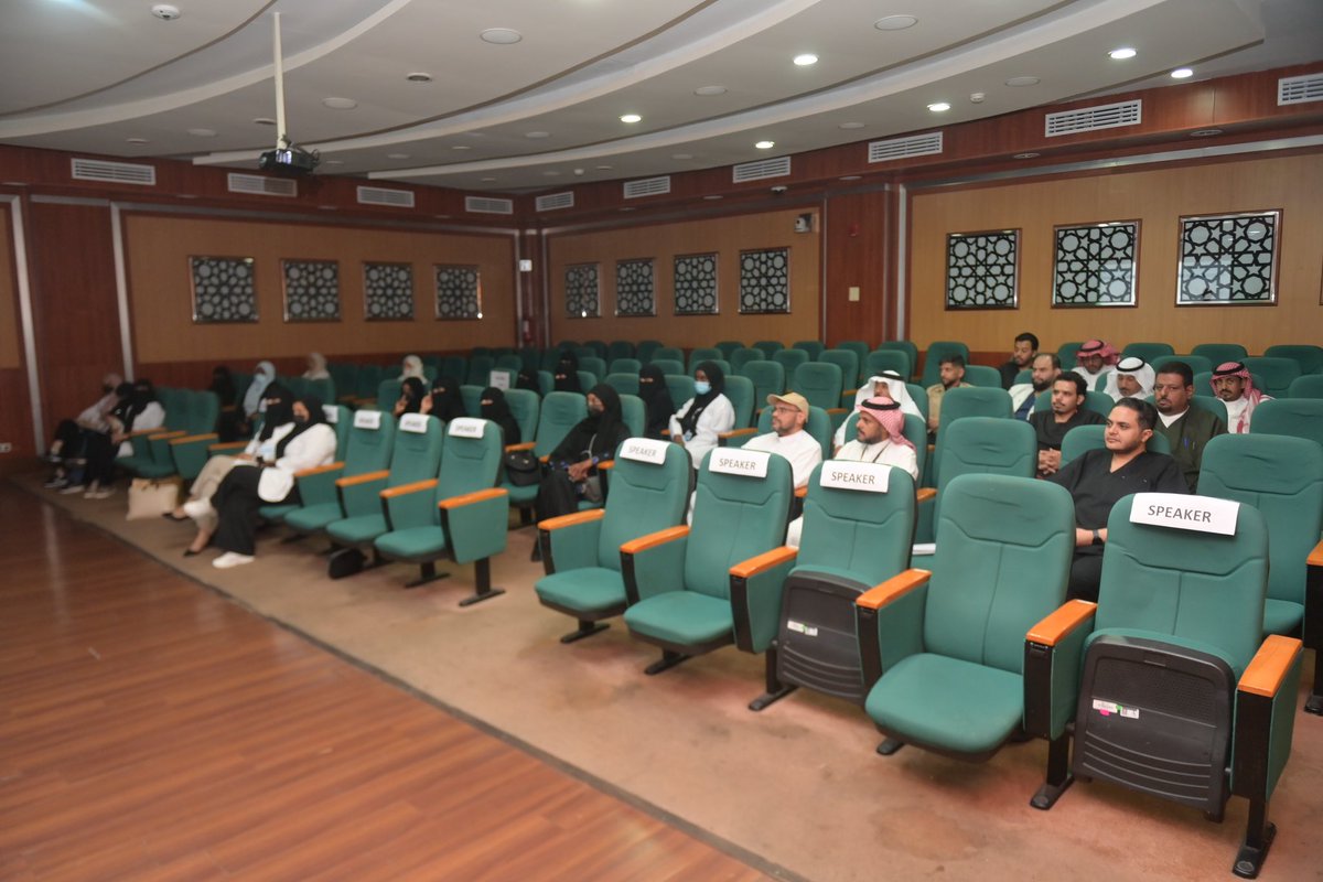 #يحدث_الآن 

#تجمع_مكة_المكرمة_الصحي 
يُقيم البرنامج التدريبي المُتقدم مُتعدد التخصصات احد مخرجات مشروع التوسع في تقديم خدمات الدعم النفسي والاجتماعي للمرضى وعائلاتهم  بنموذج الرعاية الصحية السعودي بهدف تمكين الكفاءات الصحية لتقديم رعاية شاملة ومتكاملة تلبي تطلعات المرضى وتحقيق