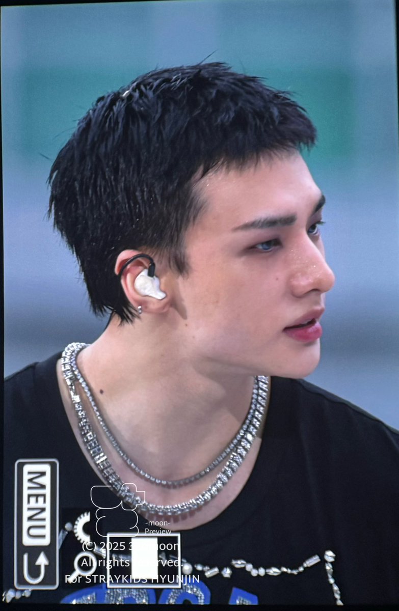 havenfiIm's tweet photo. the moles the hair the side profile the eyebrows the nose the lips everything about him is perfect omg https://t.co/clgWLT09ZK