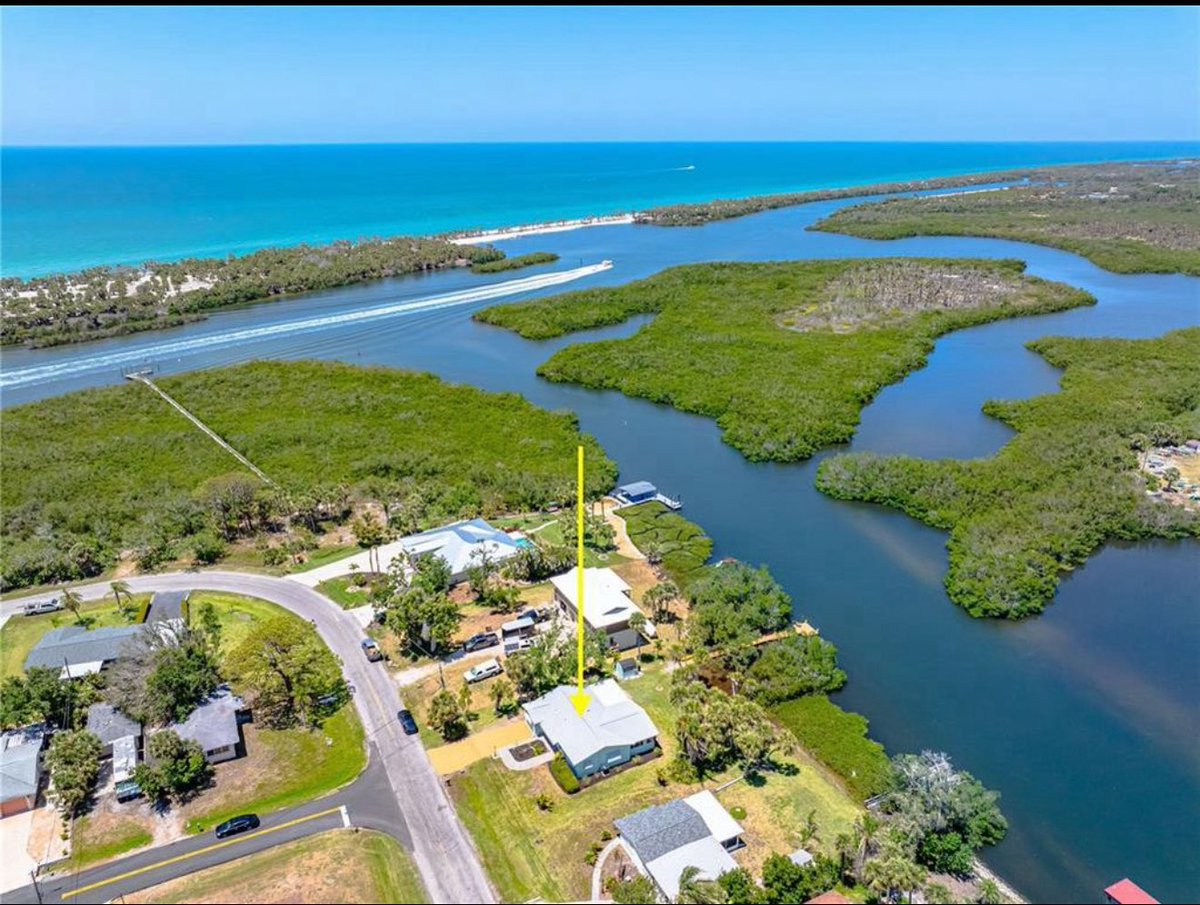 propertymgmtSRQ's tweet photo. Home of the week. 3/2.5 fully renovated waterfront home with dock in South Venice. Yards from the intercoastal and unobstructed Gulf access. White sand residents beach two minutes away. $720k #Florida #SRQ #Venice #RealEstate https://t.co/AqgAcPqMS2