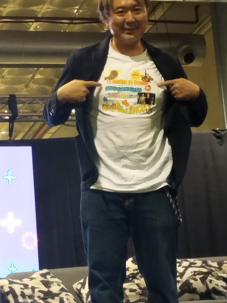 UCHIKOSHI LLEVA PUESTA LA CAMISETA QUE LE REGALAMOS EL ZINE!!!!!!!!!! 😭😭😭

HE IS WEARING THE SHIRT THAT THE FANS WE MADE FOR HIM!!!!!!!