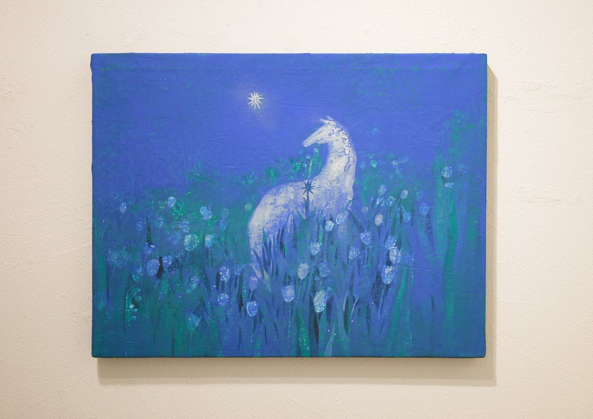 tonakai's tweet image. 中村菜月さんの展示、素晴らしかったです。よい展示を見るとじぶんがいるところが実際の空間よりも広く感じる。それは作品が心に届くとき、届くぶんの空間を心が用意するからだと思う。よい作品は外側ではなく内側に広がってくる。たくさんのひとが菜月さんの作品を見ていたけれど、みんなすこしそこに…