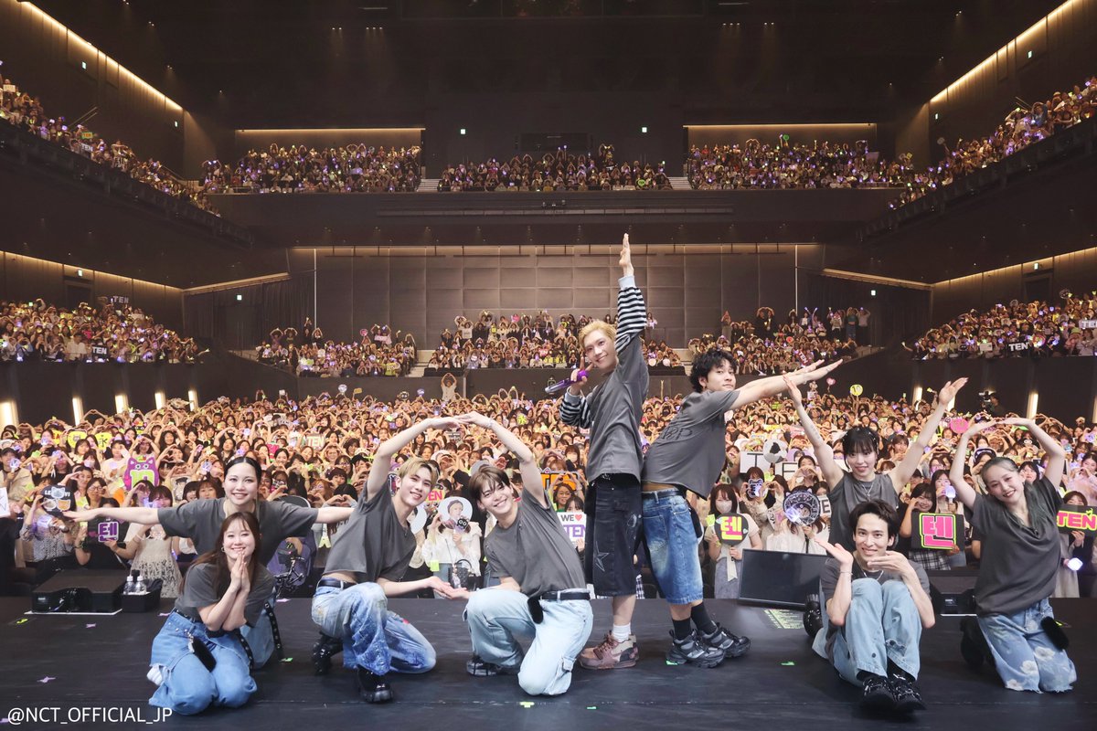 NCT_OFFICIAL_JP's tweet photo. 『2025 TEN JAPAN TOUR 1001 'TIME WARP'』立川公演2日目🐈‍⬛
ポーズを相談しながら記念写真📸

日本語の先生でもあるWayZenNi ~💜
みなさんと日本語で話せてうれしいです！
今日も幸せでした！ -テン-

#TEN #李永钦 #텐 #テン 
#2025TENJAPANTOUR1001TIMEWARP 
#NCT #WayV #威神V https://t.co/W9cSqTMeUl