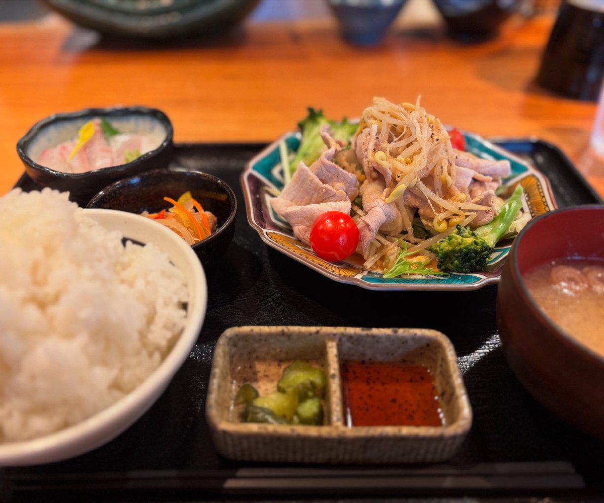 yoshitaka_endo's tweet photo. #豚バラとレタスの冷製胡麻しゃぶ
#週替わり定食 #恵比寿ランチ #ランチ #恵比寿 #藤門 #fujimon https://t.co/FXBwd1Xdsf