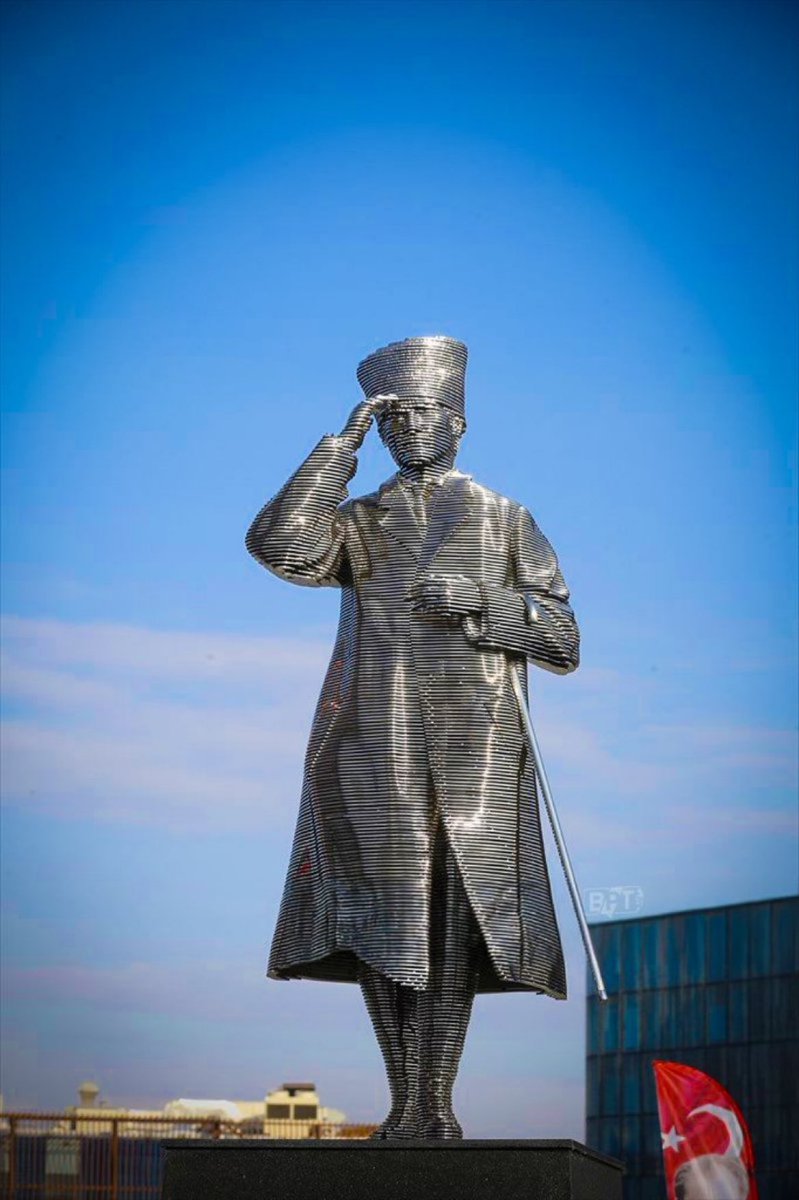 Bursa'da çelikten yapılan muazzam Atatürk heykeli

Rahatsız olan son kişi görene kadar paylaşalım.

Yaşasın Atatürk
Yaşasın tam bağımsız Türkiye Cumhuriyeti🇹🇷