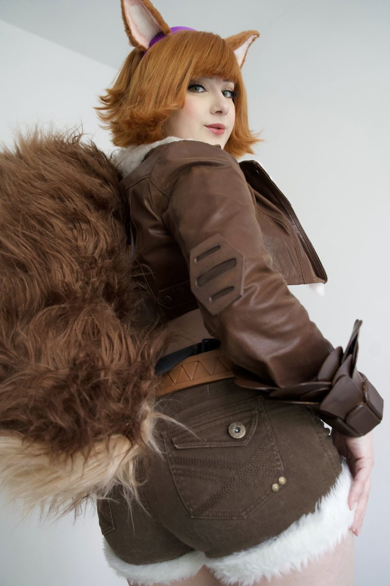 Who needs super strength when you’ve got fluff, sass and a giant tail?🐿️🌰🤎

#SquirrelGirl #MarvelRivals #SquirrelGirlCosplay