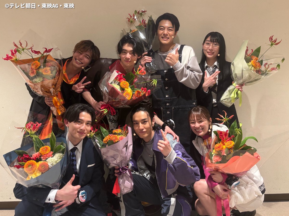 BoonBoom_toei's tweet image. #ブンブンジャー FLTファイナル🏁
惑星大阪・心斎橋サーキットにて大団円を迎えたブ〜ン❤️💙🩷🖤🧡💜💚
こんなに幸せな世界があっていいのかってくらいバクアゲな最後だったブン🎉✨
それも全て1年半追いかけてくれた応援屋のみんなのおかげ🛞
本当に本当に本当にありがとブ〜ン🏎️🏎️🏎️ 🏎️🏎️🏎️🏎️💨