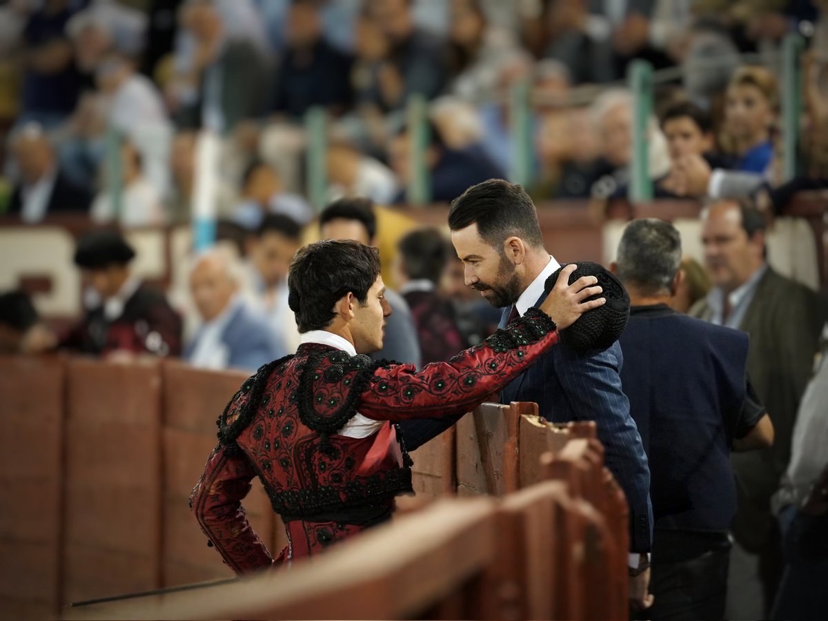 Aunque yo nunca lo viví, todos hablan de quiénes por «hambre» quisieron ser torero. Actitud, ambición, disposición, ganas, ilusión... O lo que viene siendo lo mismo: «estar en novillero». Gracias por el cariñoso brindis en Jerez y mucha suerte. ¡Hay que seguir! 💪🏼❤️  <a href="/CandelasIgn/">Ignacio Candelas</a>