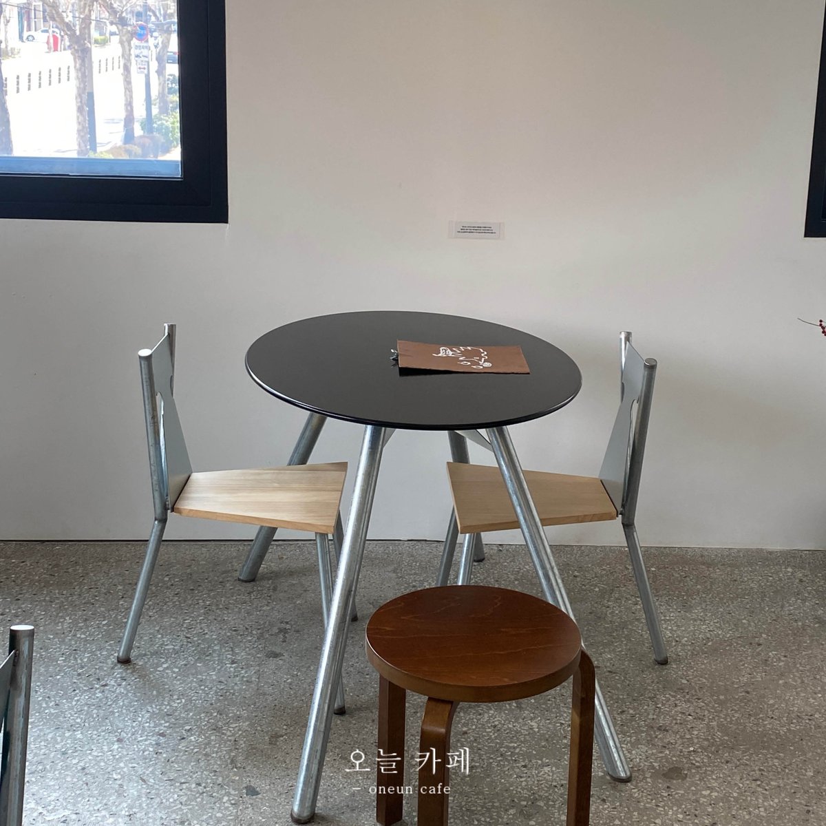 오늘 카페 - oneun cafe tweet media