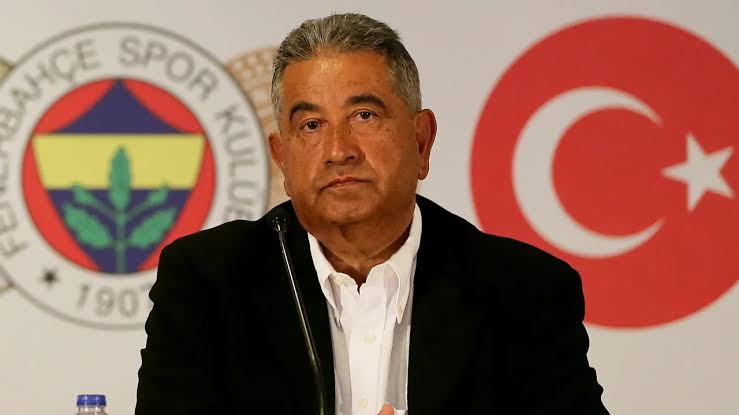 Mahmut Uslu:

"Ali Koç yanlış yapmış. Emrah'ı aradım, yalnız olmadığını söyledim. Hiçbir Fenerbahçeliye bu yapılmaz."
