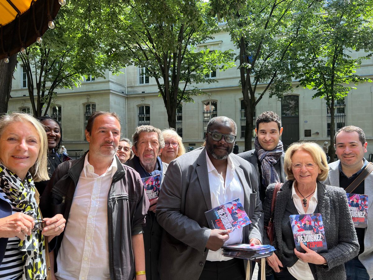 MohamadParis20's tweet photo. Avec @Rayan_Nezzar nous avons échangé au sujet de l'Amérique de Trump. Analyser les ressorts de son élection, pour éviter les populistes de gauche #LFI et droite #RN en #France.
Mieux comprendre, pour mieux construire et agir!
#Paris #Paris20 #Europe https://t.co/TonkwE1Yj2