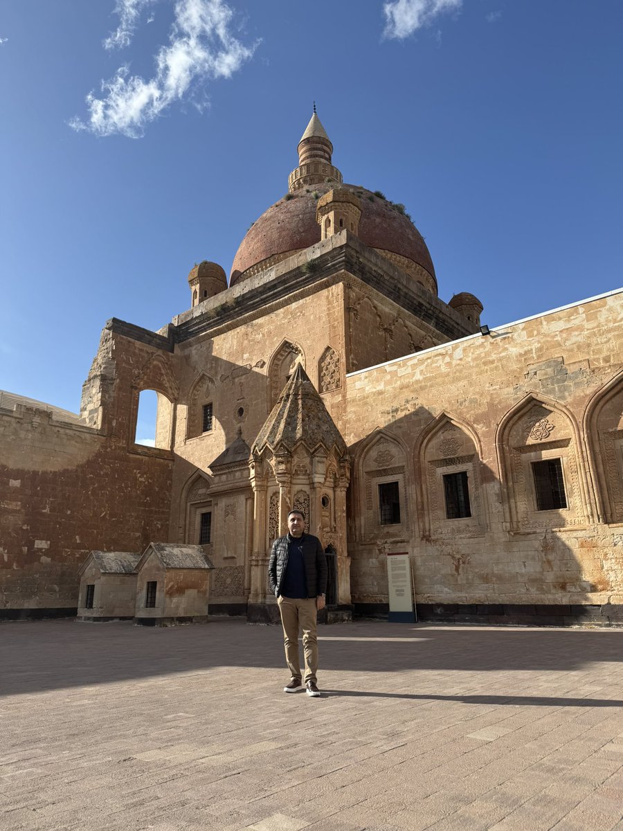 Ağrı’nın Zirvesinde Teknoloji Yarışması.
İlme, memleketine, toprağına sevdalı ve vefalı Atmaca Ailesi. 
Ağrı’da umut, heyecan ve gayret var.