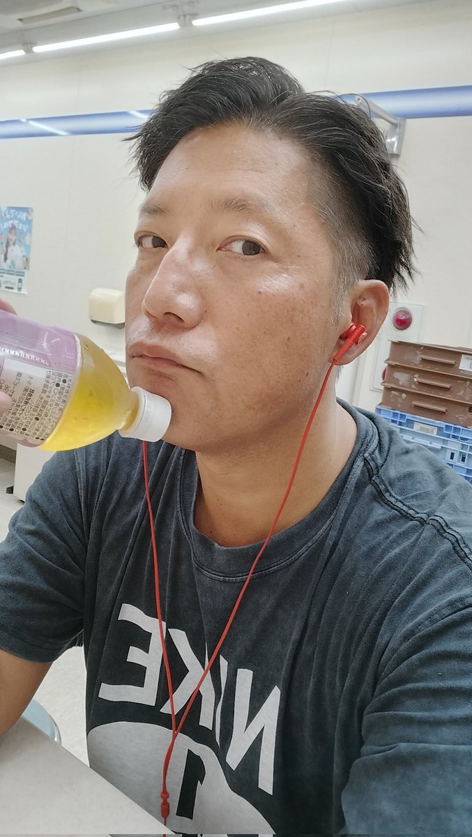 さて、溜池山王から神田に到着です🚃

うっ😵

日曜日の神田のこの時間にお茶する店などあるはずが‼️と、救いのミニストップ様🥹
仕事前にお茶してから、お伺い致します😊

※時間外施術は要相談になります
