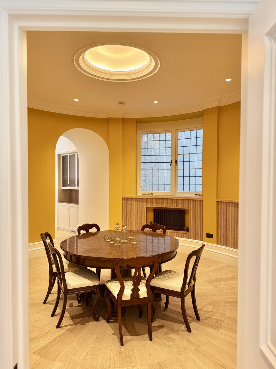 This dining room at our Whitehall Court project is giving warmth and just the right amount of drama. From the rich yellow walls to the curved timber detailing — every inch has been designed to make you stop and stare

#bydobuild #dobuild #fineconstruction #CIOB #BIID #TheList