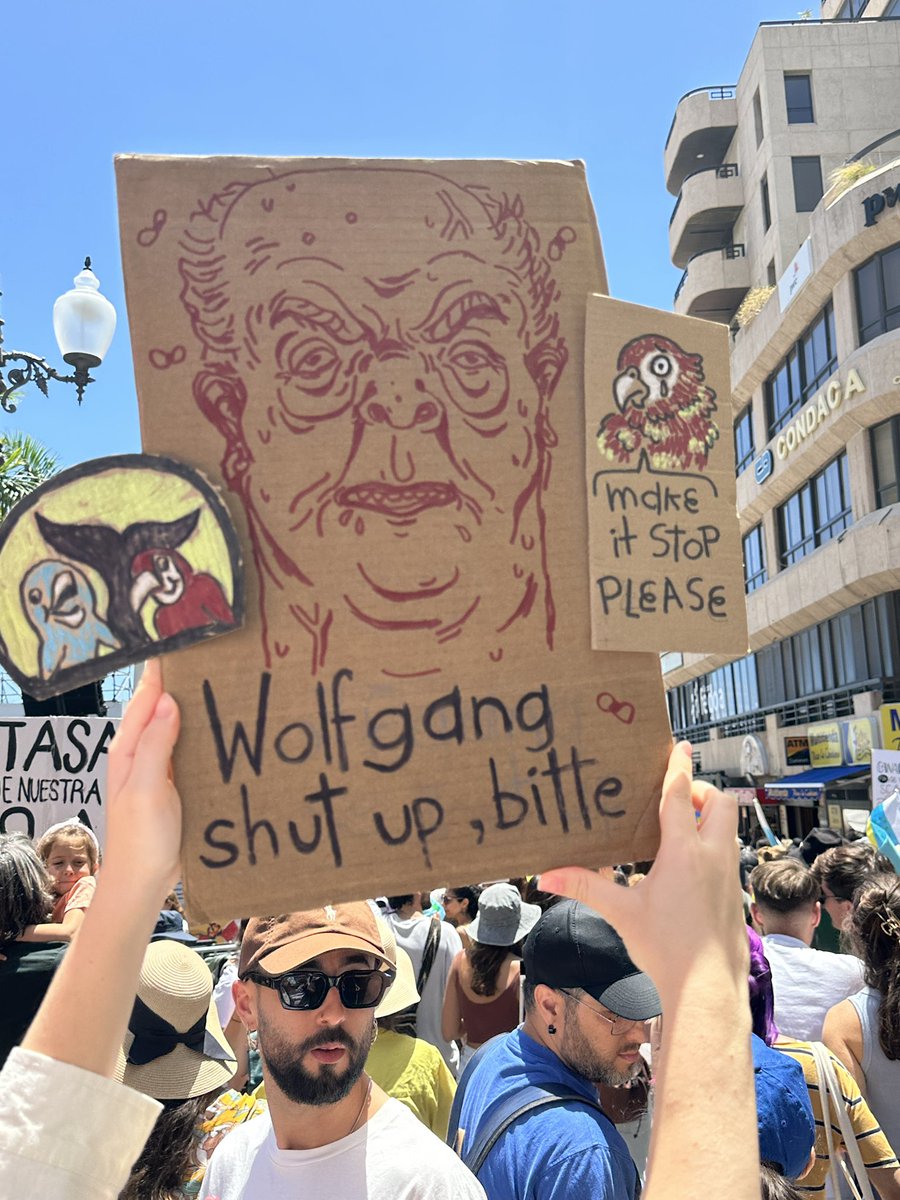 Loro Parque.

#CanariasTieneUnLímite