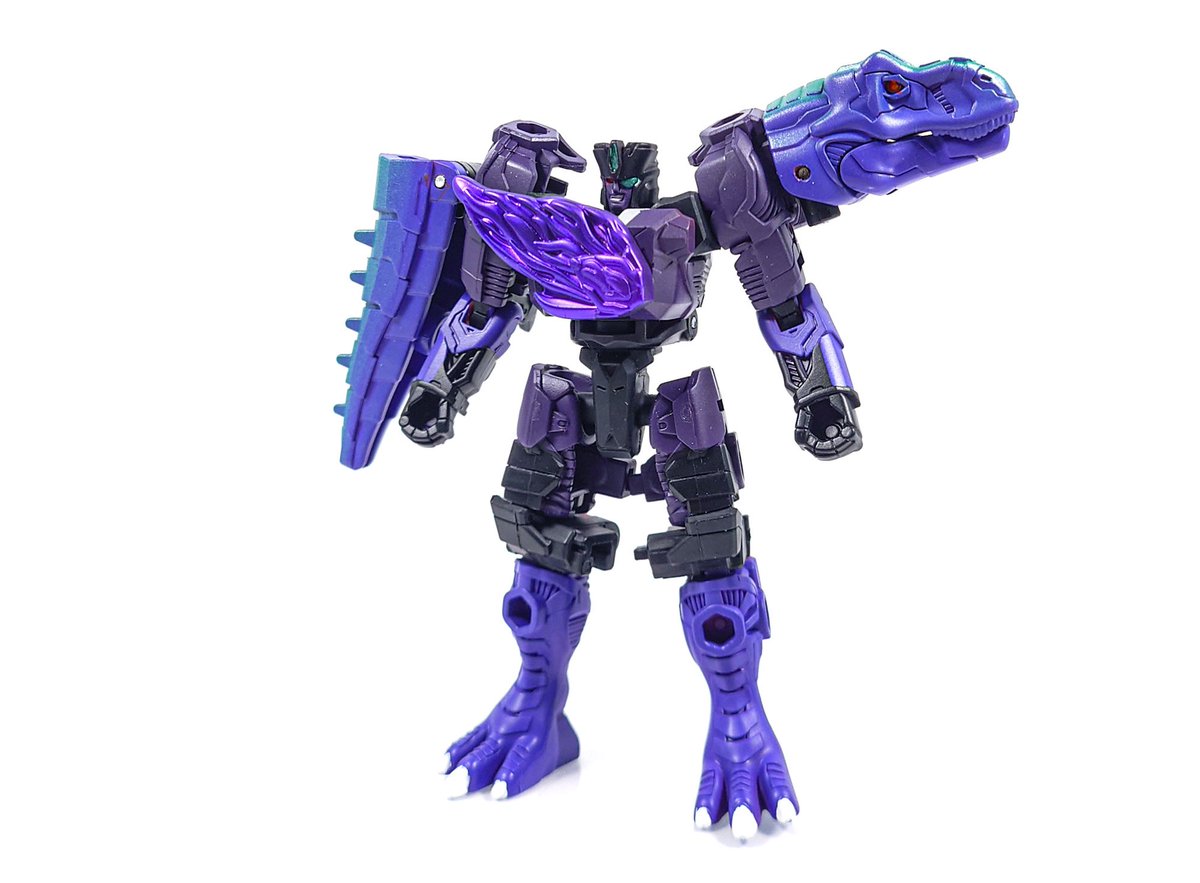 PS_Sirenstrike's tweet image. ワイルドキング エナジービースト ナッシュティース
#リペフォ
#トランスフォーマー
#Maccadam
キャプテンヴォルカをリペイントしてビーストメガトロンの前身といえるキャラを作りました
伝説の5属性から外れた紫の炎を宿す戦士です
&lt;リプライに続く&gt;