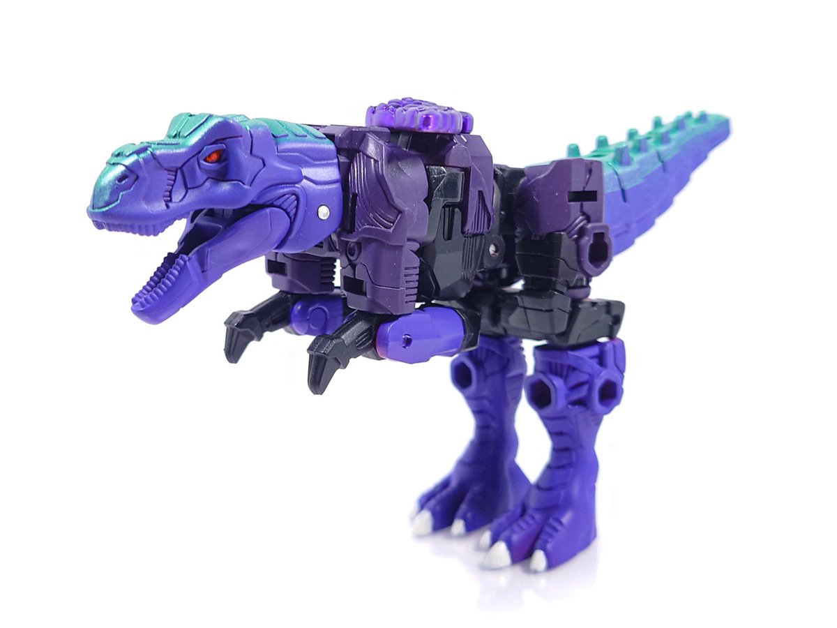 PS_Sirenstrike's tweet image. ワイルドキング エナジービースト ナッシュティース
#リペフォ
#トランスフォーマー
#Maccadam
キャプテンヴォルカをリペイントしてビーストメガトロンの前身といえるキャラを作りました
伝説の5属性から外れた紫の炎を宿す戦士です
&lt;リプライに続く&gt;