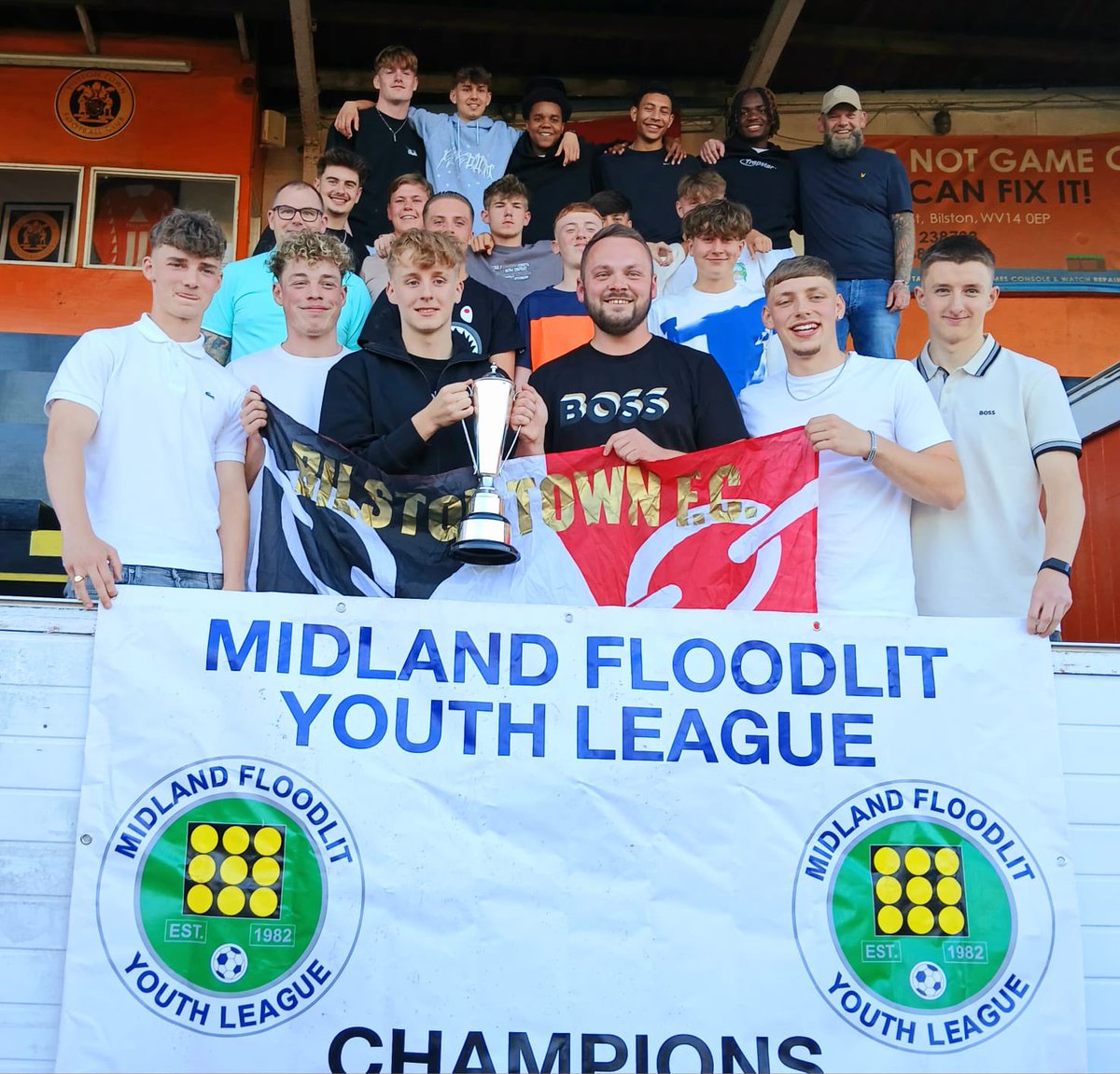 BTFC_Youth's tweet image. Crowing champions! 🏆
Midland Floodlit Youth League Western Division 2024/2025 🔝
🟠⚫️🟠⚫️