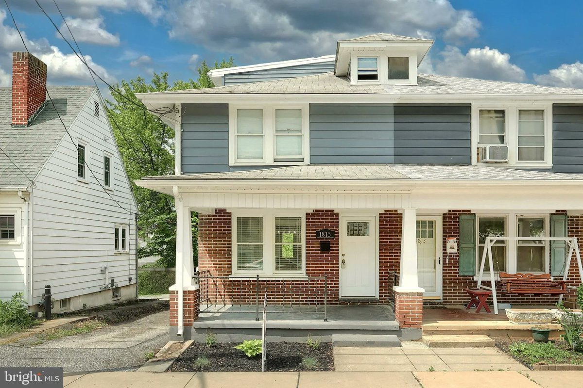 GinterGroup's tweet image. 1815 Monroe Street, York, PA, 17404
4 bed | 1 bath 1750 Sq. Ft.
Active | 215000
bit.ly/4dsBEtg
Step into comfort and style with this beautifully updated 4-bedroom townhouse, perfect for families or anyone looking for extra space. The first floor features sleek...