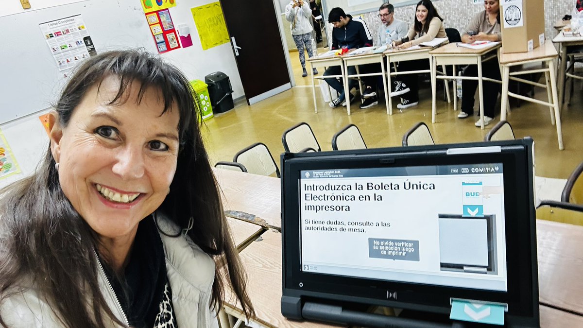 ceciggi's tweet image. Votando a Lospenatto! #VotoAmarillo #VotoPRO