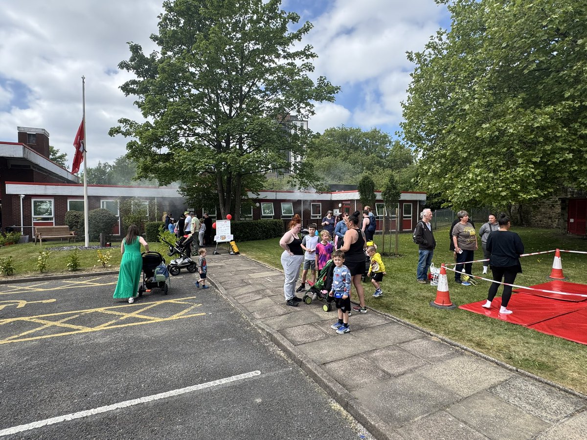 Great open day up Stalybridge Fire Station for their open day. FF experience and fire safety messages with our partner agencies. Credit to all involved a great day! <a href="/manchesterfire/">Greater Manchester Fire and Rescue Service</a>