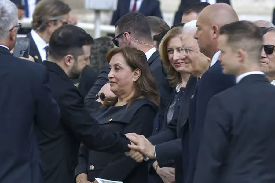 oscarguaraira1's tweet image. Emoción de #LeónXIV y el saludo de #Vance y #Zelenski en inicio de #pontificado
#Vaticano #18May EFE La misa del inicio de pontificado de León XIV en la plaza de #SanPedro con apretón de manos entre el vicepresidente #EEUU #JDVance y #Zelenski
acortar.link/lwbpKJ