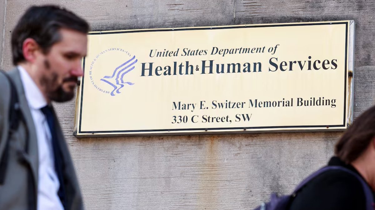 PharmaAccessHub's tweet photo. 🧵 1/ 💵⚖️ ¡Se enciende la alarma en Washington! La nueva vicecomisionada de la FDA, Grace Graham, pidió “reformar de raíz” las tasas por servicio (user fees) justo cuando arrancan las negociaciones de renovación. Te explico por qué esto importa al #MarketAccess global ⬇️ https://t.co/lmzF2phz5L