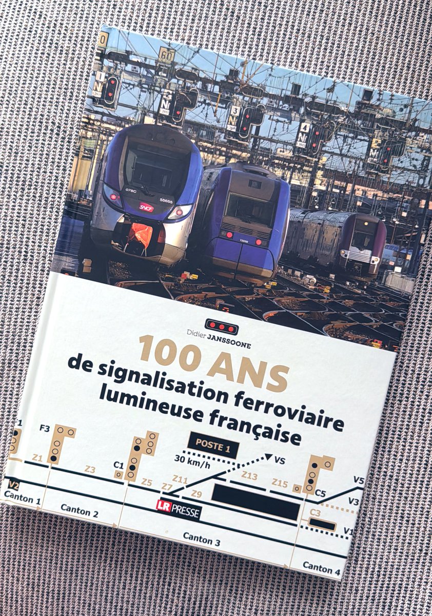 Merci <a href="/JanssooneDidier/">Didier Janssoone</a> pour cet ouvrage riche d’informations et passionnant 🤩🙏🏼
De quoi aborder (entre autre) la signalisation ferroviaire &amp; son histoire, de manière + approfondie, avec nos #ChefsDeBord 
👨🏽‍✈️🚅🚦