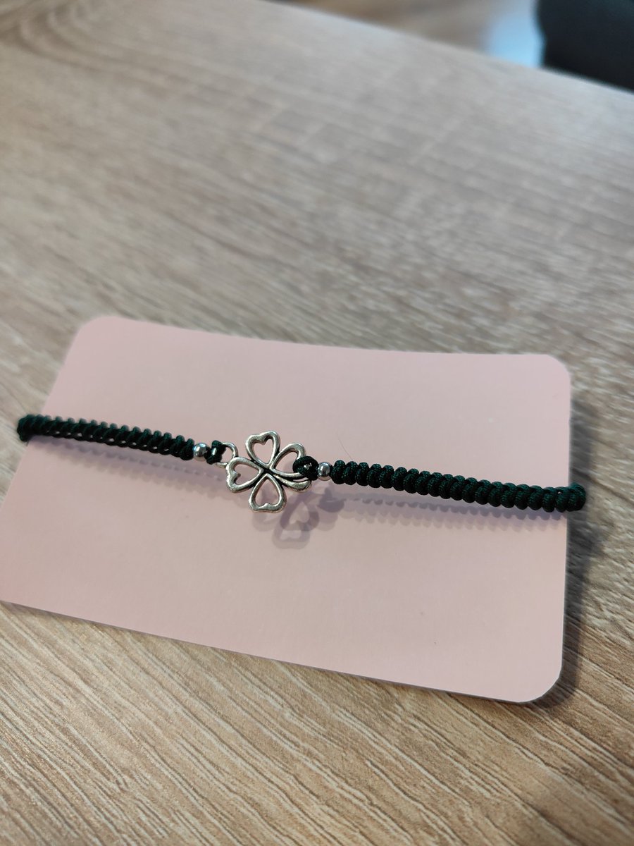 Nie macie jeszcze nic dla mamy może bransoletka z koniczynką na szczęście...