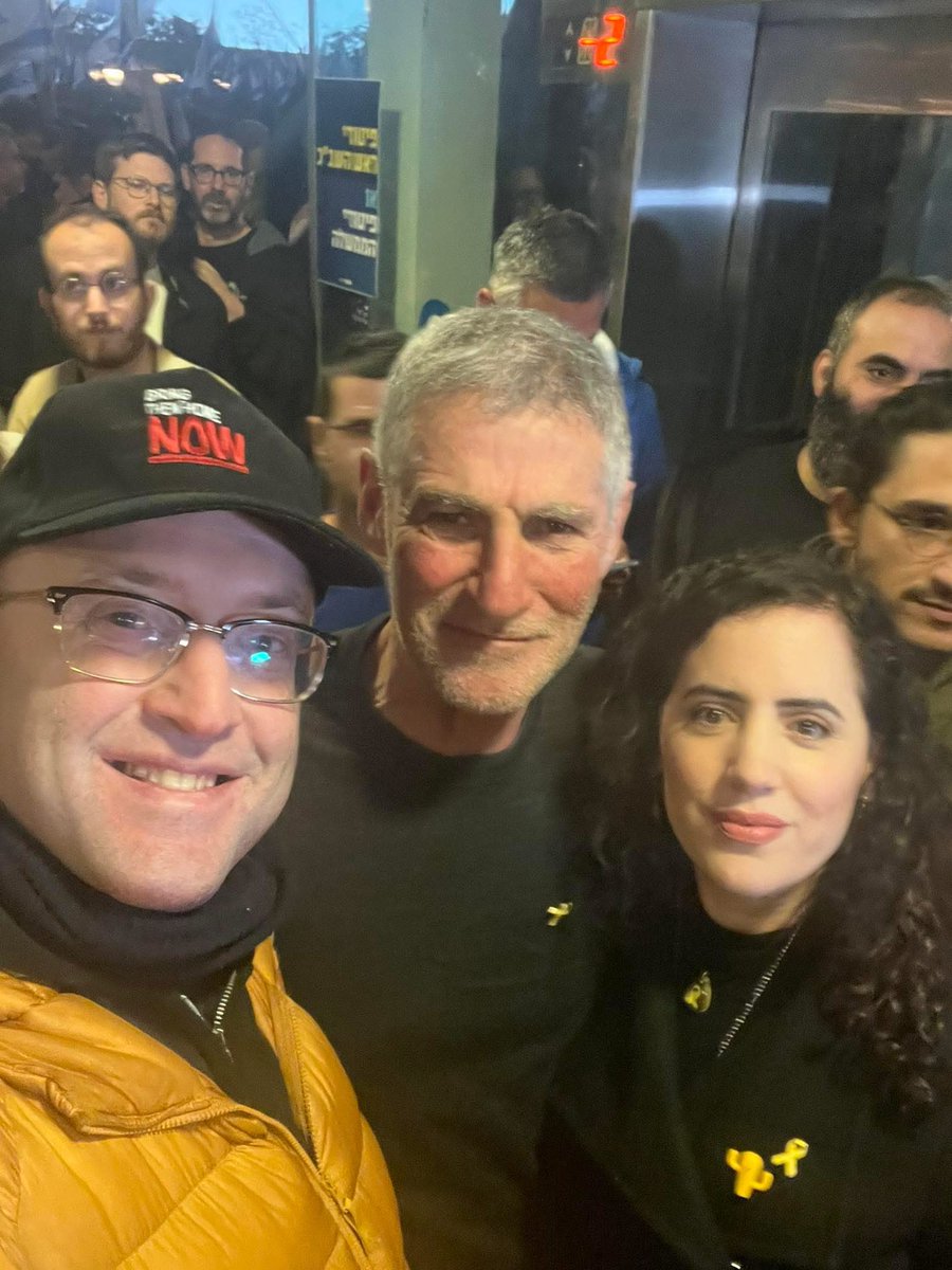 אנשי ציבור שאני מאוד אוהב.
אלופה ואלוף.
הם יביאו את השינוי.
הם יצילו את ישראל.
בטוח בזה.
<a href="/YairGolan1/">Yair Golan - יאיר גולן</a> 
<a href="/naamalazimi/">🎗 Naama Lazimi - נעמה לזימי</a>