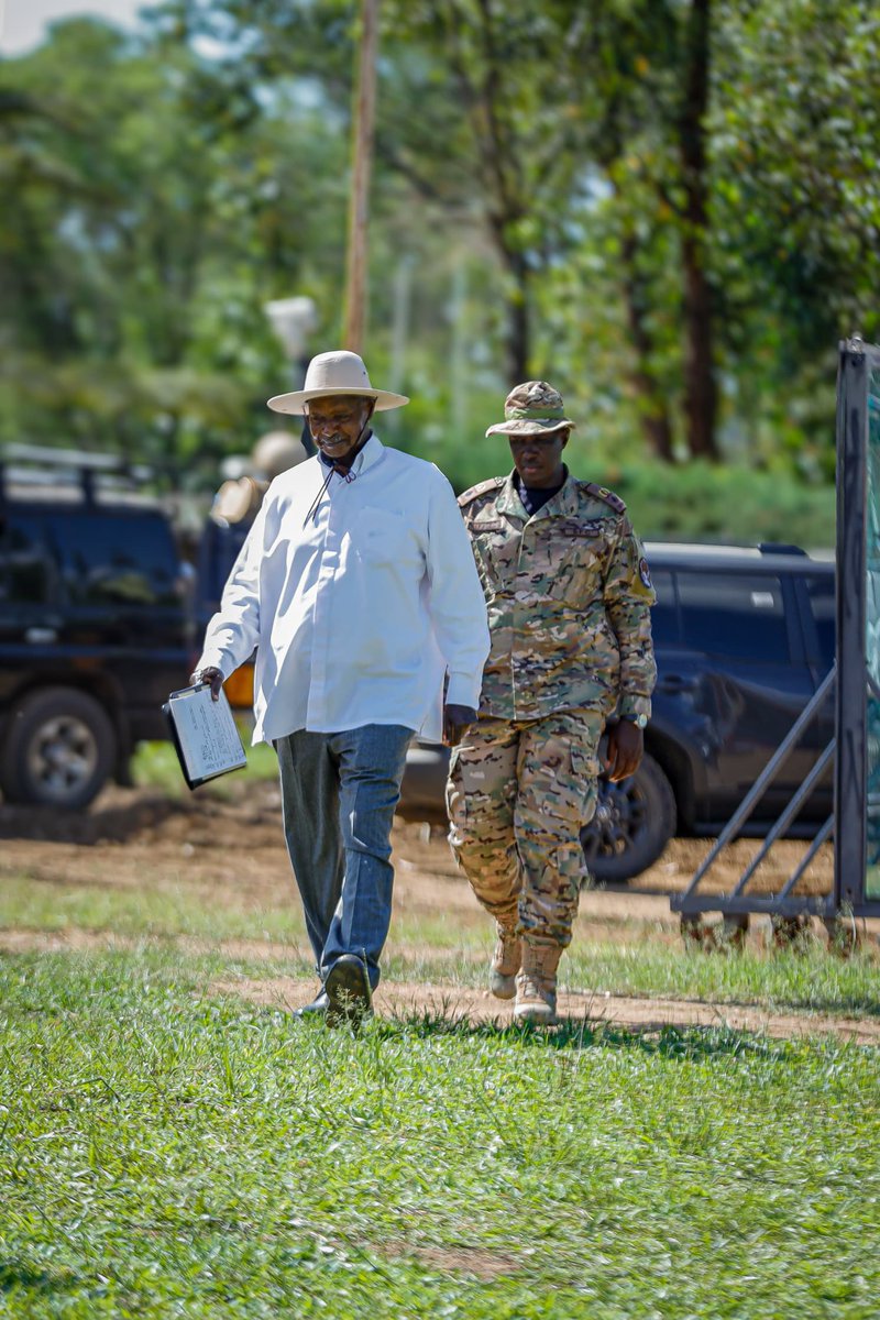 KagutaMuseveni's tweet image. I concluded my tour of the Tooro region at a rally in Kitagwenda District, where I thanked residents for their commitment to peace and the rejection of rebellion. It's through our collective efforts that we have maintained stability in our communities. 

The NRM has prioritised…