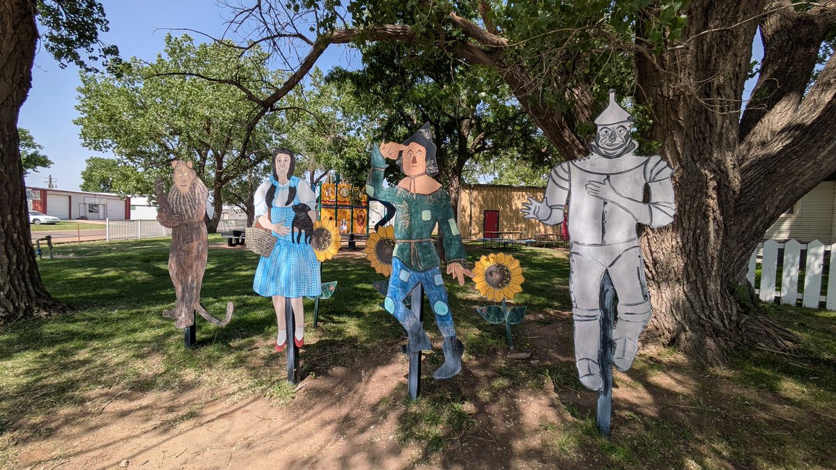 hbwx's tweet image. In Liberal, KS waiting for storms to fire.  Did a little sight seeing you as they have a Wizard of Oz museum....not open when we were there, so only outside pics.  @JoeMurgo