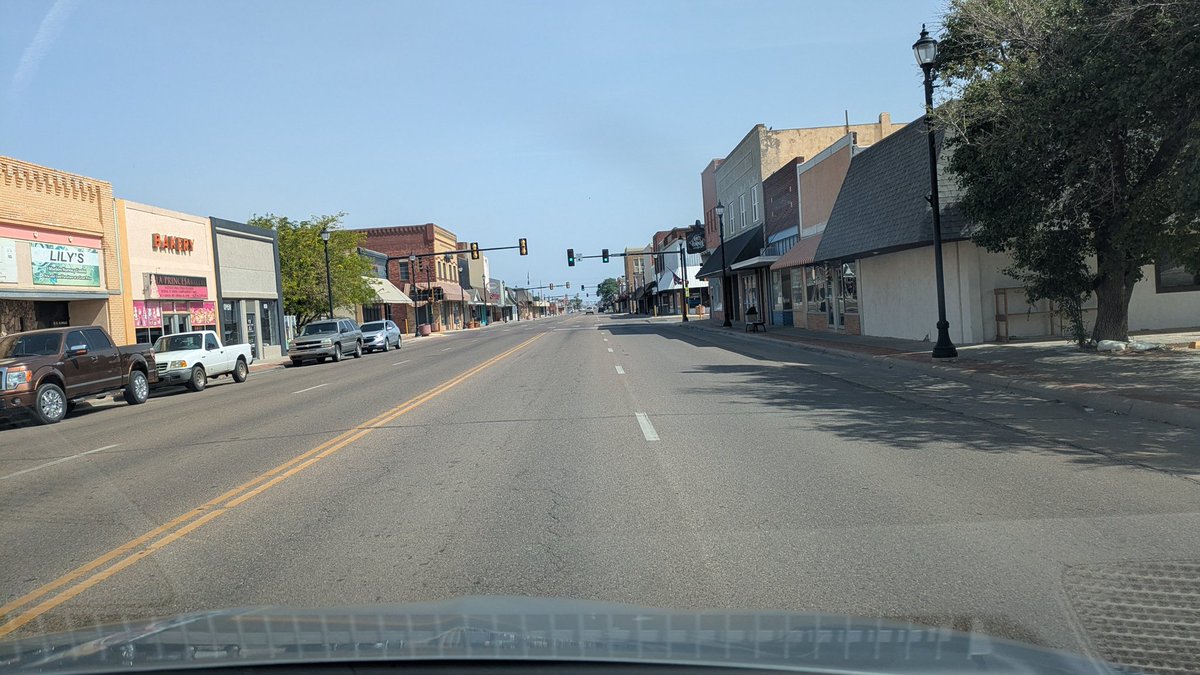 hbwx's tweet image. In Liberal, KS waiting for storms to fire.  Did a little sight seeing you as they have a Wizard of Oz museum....not open when we were there, so only outside pics.  @JoeMurgo