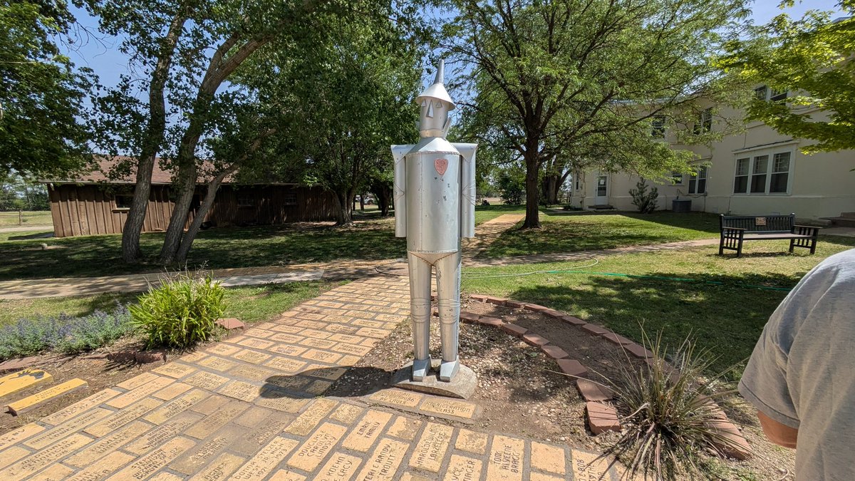 hbwx's tweet image. In Liberal, KS waiting for storms to fire.  Did a little sight seeing you as they have a Wizard of Oz museum....not open when we were there, so only outside pics.  @JoeMurgo