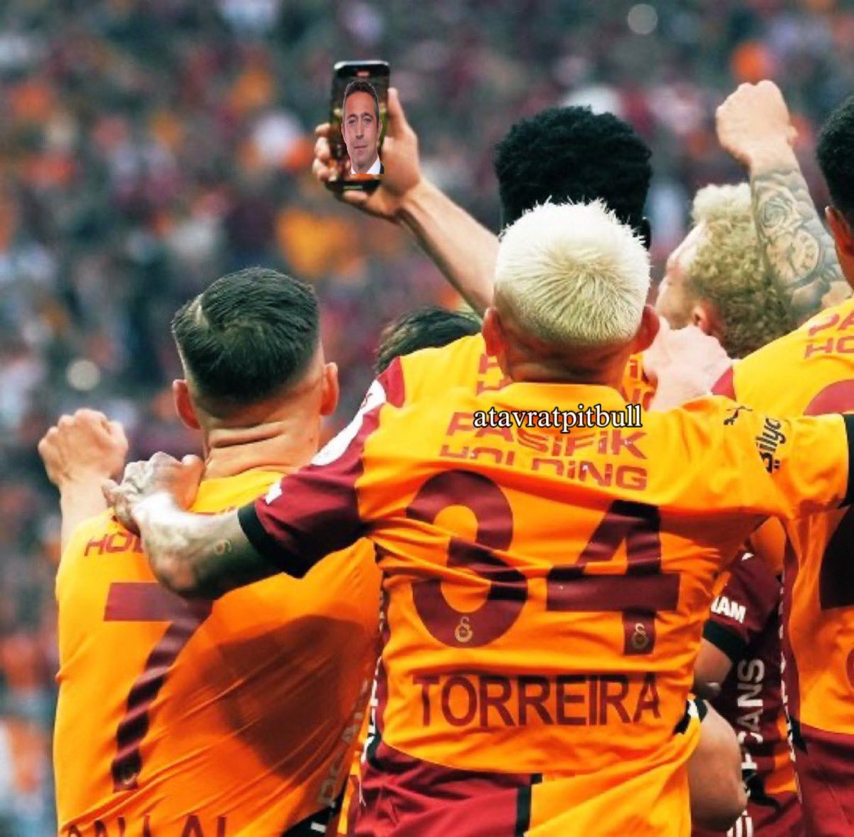 LT34Pitbull's tweet photo. Şampiyonluk kutlamasına gelmeyen Ali Koç kutlamalara telefonla bağlandı!
#GSvsKYS
Galatasaray - Kayserispor
Fenerbahçe - Eyüpspor
Şampiyon Galatasaray https://t.co/4QlLIVAtk2