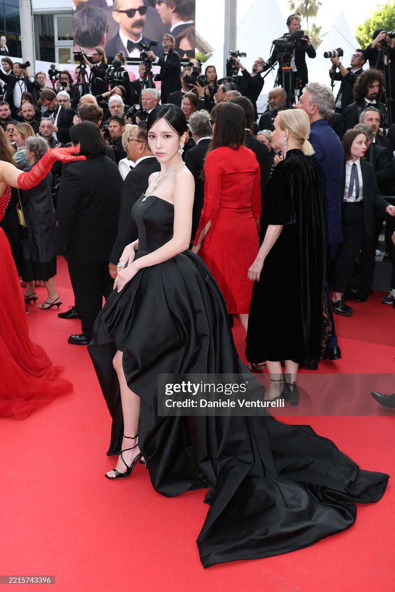 tzujuliee's tweet photo. TWICE’s MINA at the Cannes Film Festival Red Carpet. https://t.co/6TE3EPUc3t