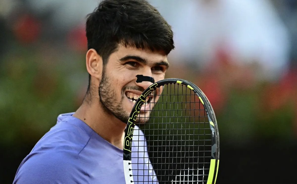 josemorgado's tweet photo. Carlos Alcaraz ends Jannik Sinner's 26-match winning streak, defeats the world #1 7-6(5), 6-1 to win the Rome Masters 1000 for the FIRST TIME.

He now won his last FOUR matches vs. Sinner.

7th career M1000 title, 3rd title in 2025.

Sinner's first straight sets loss since 2023. https://t.co/fY5XghAT0P