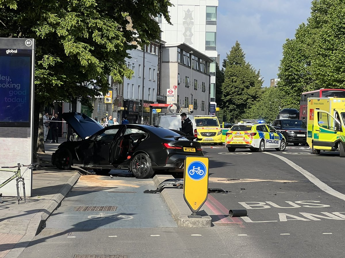 AliBebul's tweet photo. Another road accident occurred in Mile End Road, around 5 pm 18 th may maybe a pedestrian died unfortunately.May allah forgive us lot  #road accident  #mile end road #towerhamlets https://t.co/rsxd0l02gV