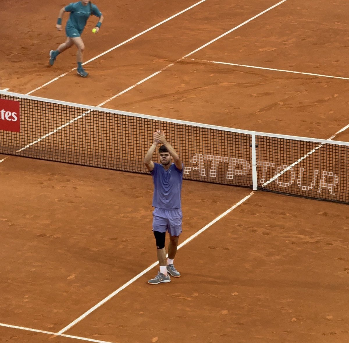 No sois conscientes de lo que acaba de hacer Carlos Alcaraz. En casa de Sinner, en su regreso, en lo que todos querían convertir en una fiesta nacional, se ha visto aguada por el nivel estratosférico del chaval de El Palmar. 

Carlos Alcaraz seca una racha triunfal amplísima del