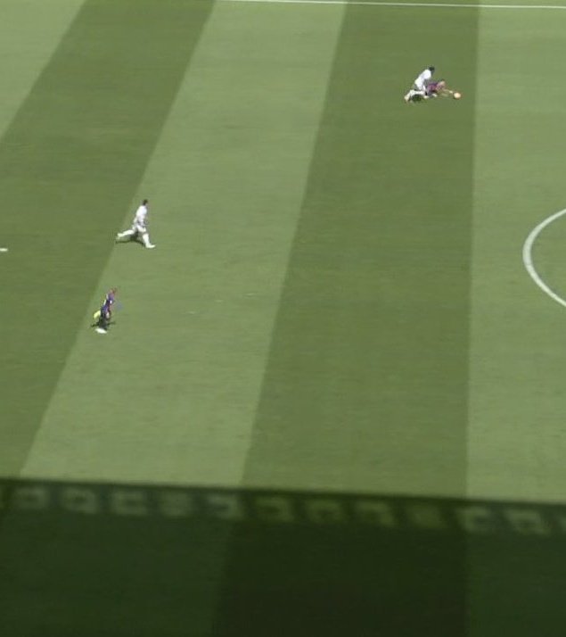 La de Badé es tarjeta roja y la de Tchouameni es amarilla. Esta liga debería valer por 3, no pueden ser tan caraduras eh.