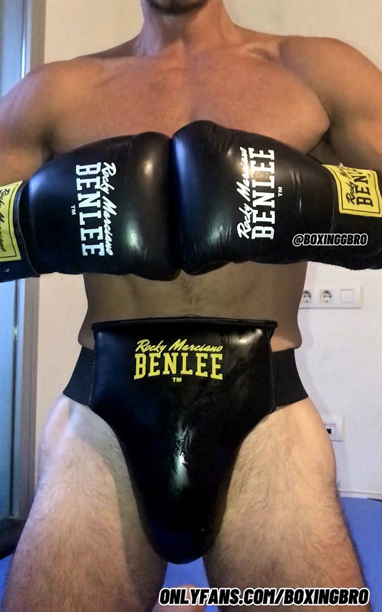 Maybe you can smell my leather from there😏

Chat with me on my OF and tell me which is your favourite video 🔥😈