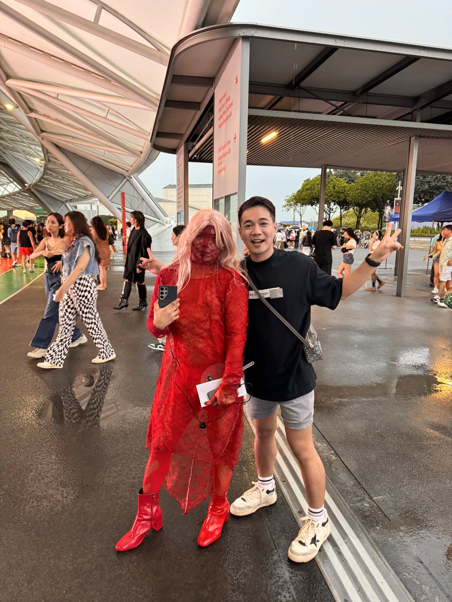mrgray271's tweet photo. #LadyGagaMayhem 📍Singapore National Stadium https://t.co/Rg2h3q7FlG