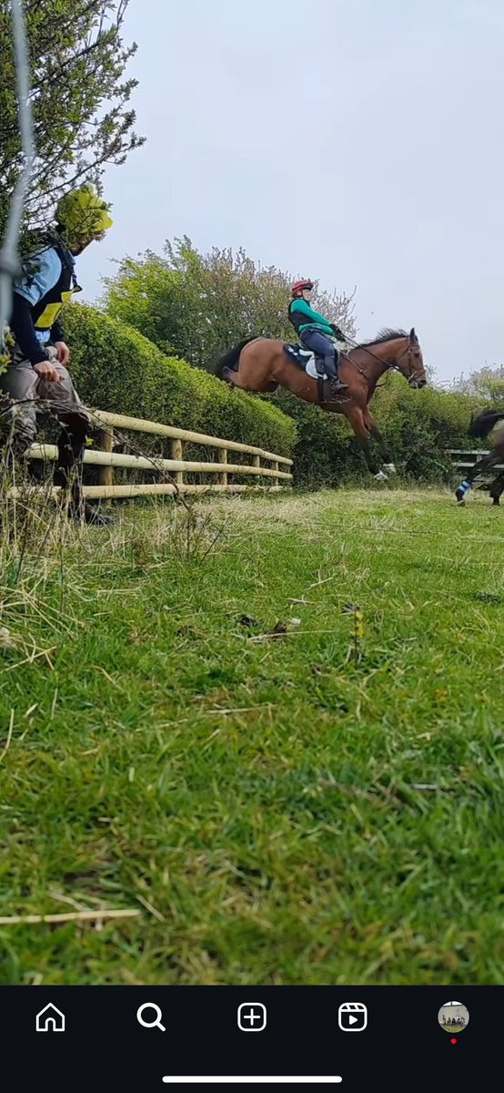 stiofaindillon's tweet photo. Great fun riding  the three mile silver spur in the Uk 🇬🇧 on a new horse enjoy his first Uk road trip https://t.co/cPjm5SALQX