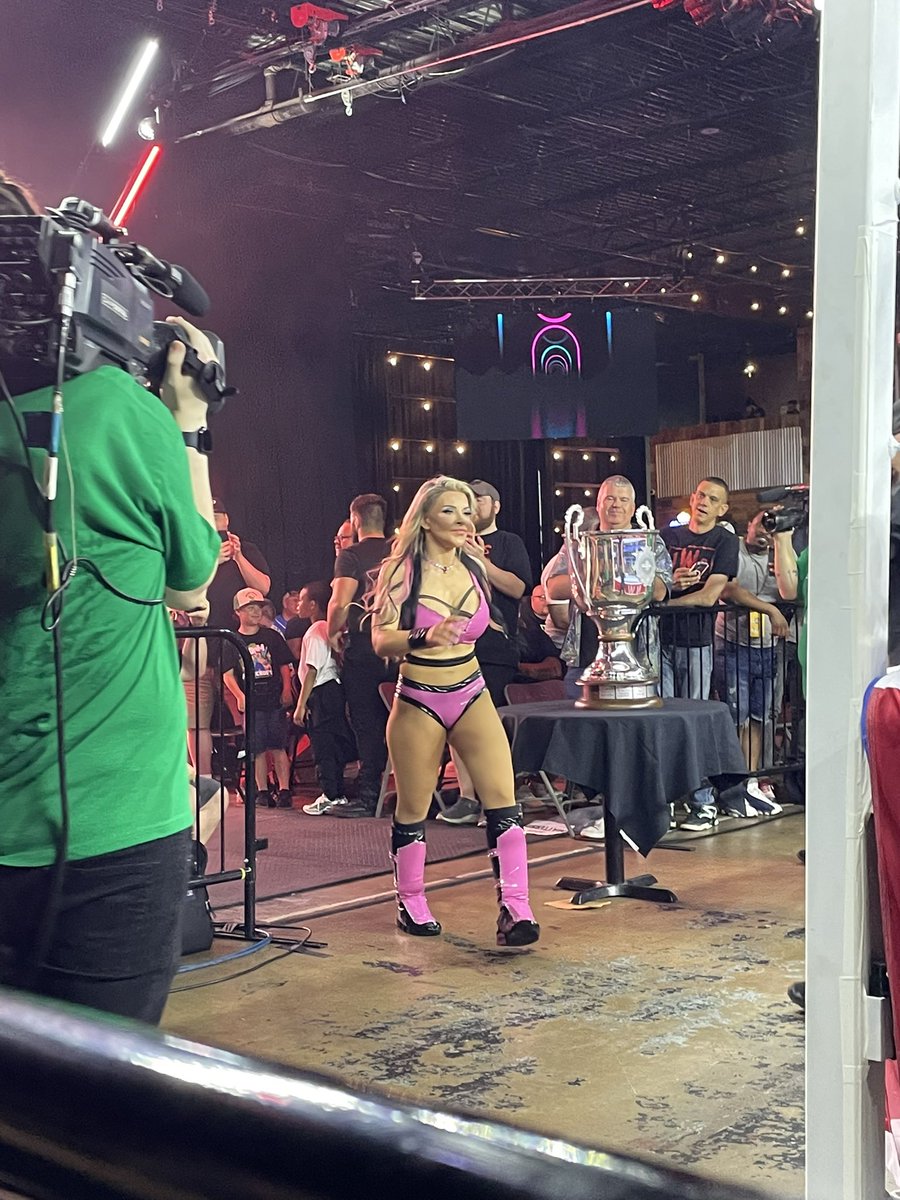 imthehoov's tweet image. @kyliealexxa @RealNMarkova pulled out all the stops last night at @nwa #CrockettCup The even used computer keyboards! #HolyShift
