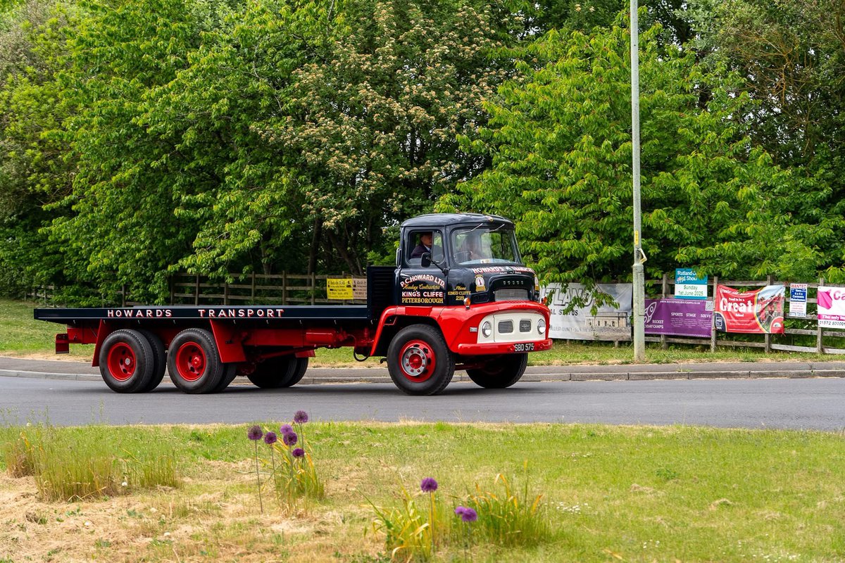 PCHowardLtd's tweet photo. Spotted heading home this evening from Classic Wheels at Rutland Showground  

📸 Fair Dan 👏🏻👏🏻

#vintage #history #classic #classicwheels #trucks #uk #oakham #thamestrader #dodge #seddon https://t.co/ov41s2SWfM