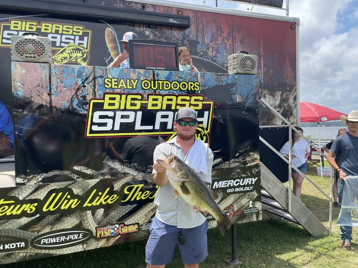 Kicks 105 tweet media