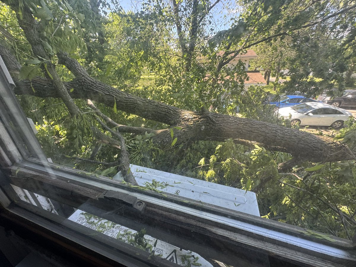 bill_codi's tweet photo. #NationalWeatherService #sos Declare tornado and send help! https://t.co/8WhCeCKrgC