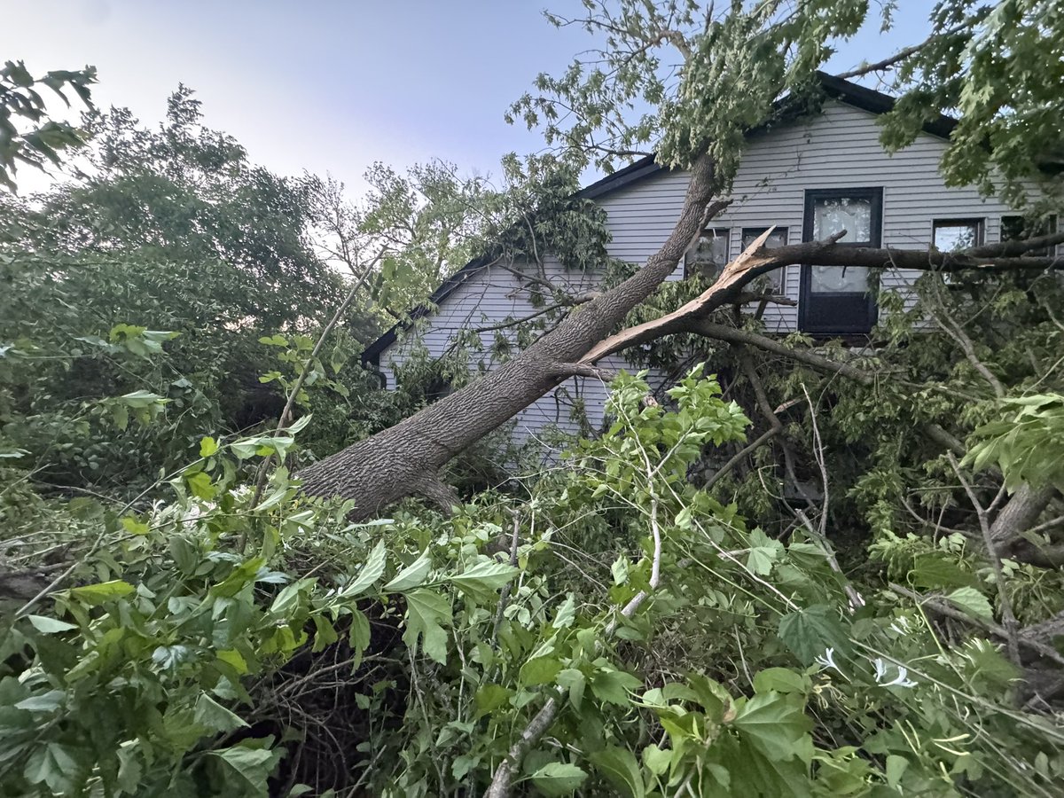 bill_codi's tweet photo. #NationalWeatherService #sos Declare tornado and send help! https://t.co/8WhCeCKrgC