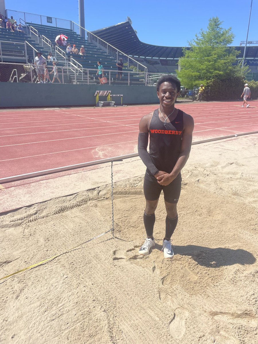 coachhyatts's tweet photo. Kenan Andrews ‘25 3.2 GPA and NOT COMMITTED 

Started with him in January this year.
End of ‘24 ➡️ Winter ‘24-‘25 ➡️ Spring 25’
Long Jump:
21’6.5 ➡️ 22’6” (@raygee34 🤣) ➡️ 23’3”  
Triple Jump:  46’10” ➡️ 46’2” ➡️ 48’8.5” https://t.co/XHeDAng9HX