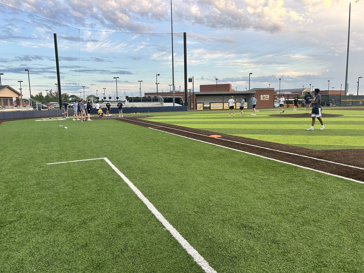 LNHS_Baseball tweet media